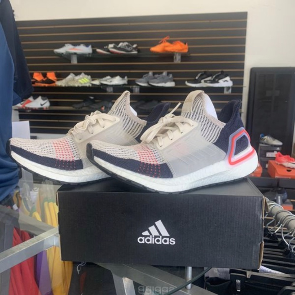 ADIDAS ULTRA BOOST - Cloud White/Chalk White/Bliss